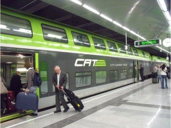 Wiedeń: Jeden z pociągów z lotniska w Wiedniu do centrum stolicy Austrii